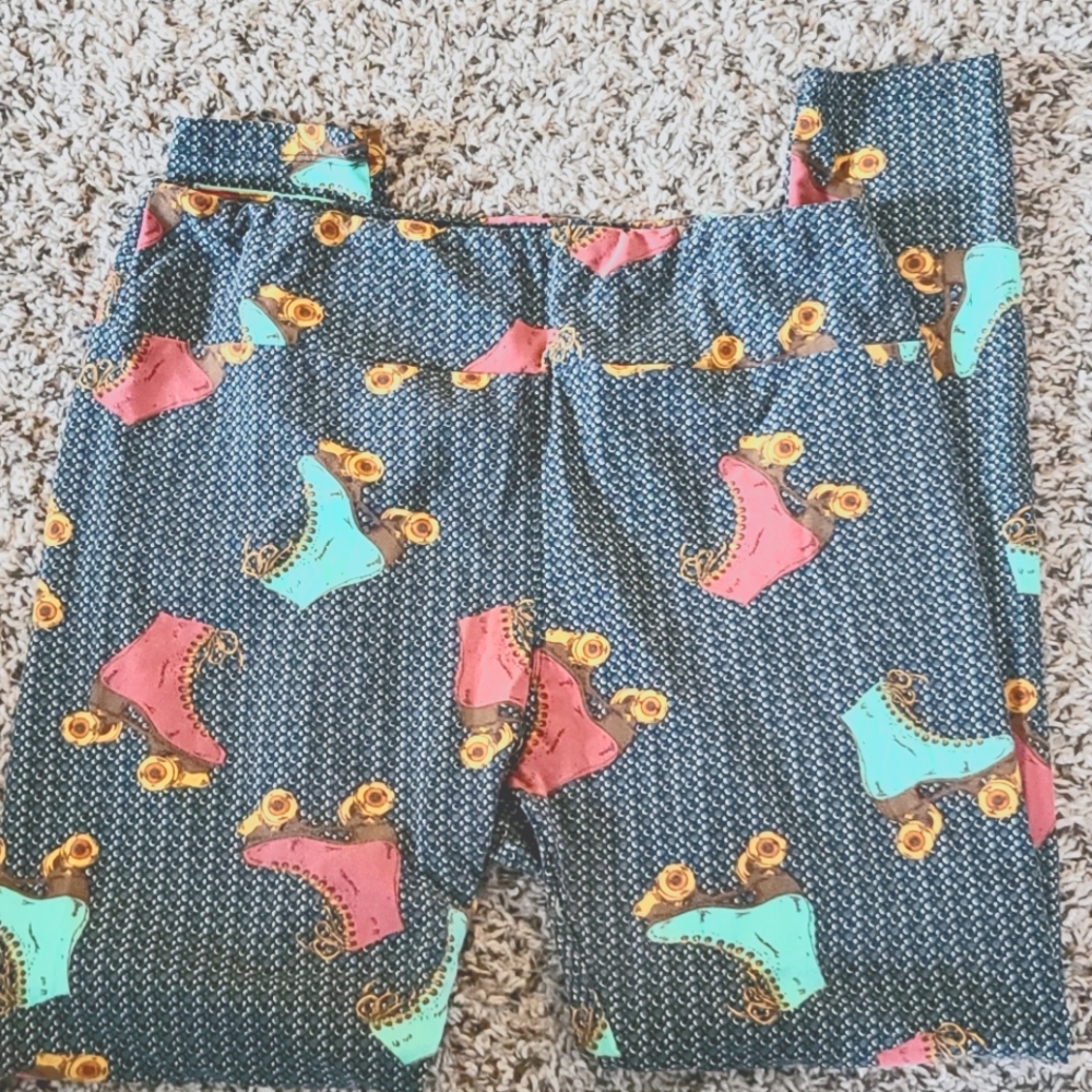 TC roller skating lularoe leggings
